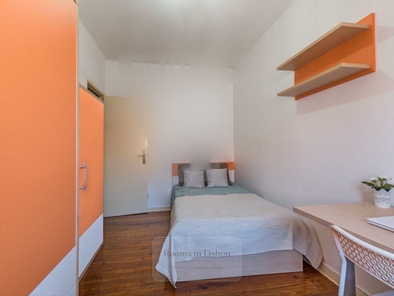 Room with window, photo 1 of 2