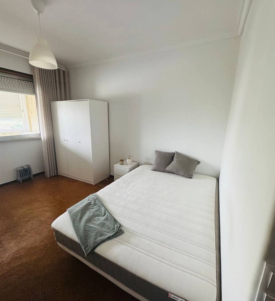 En-suite room (private bathroom) — couples welcome, photo 1 of 5