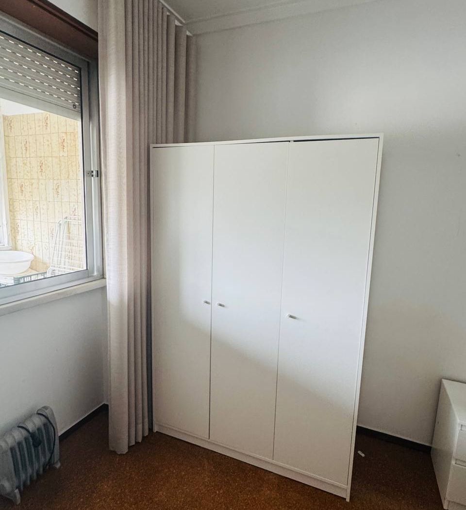 En-suite room (private bathroom) — couples welcome, photo 3 of 5