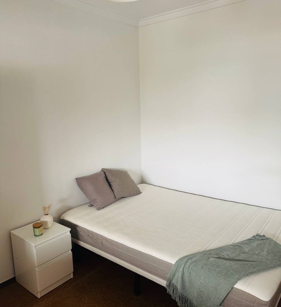 En-suite room (private bathroom) — couples welcome, photo 5 of 5