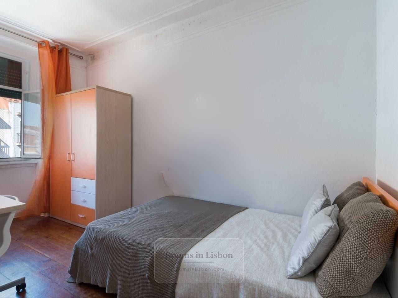 Room with window, photo 1 of 2