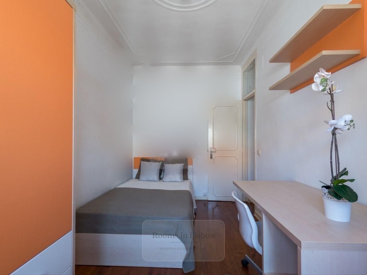 Room with window, photo 2 of 2