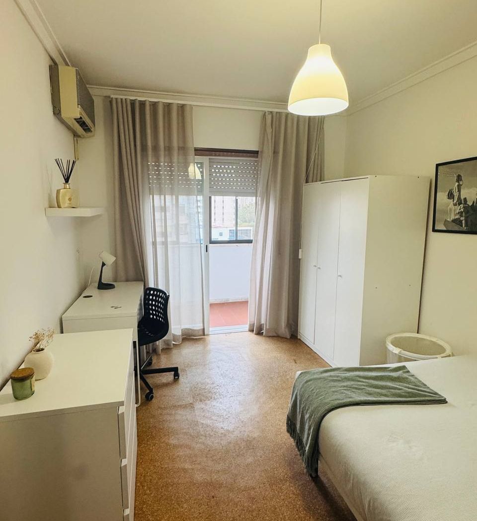 Room w/ enclosed balcony, photo 1 of 3