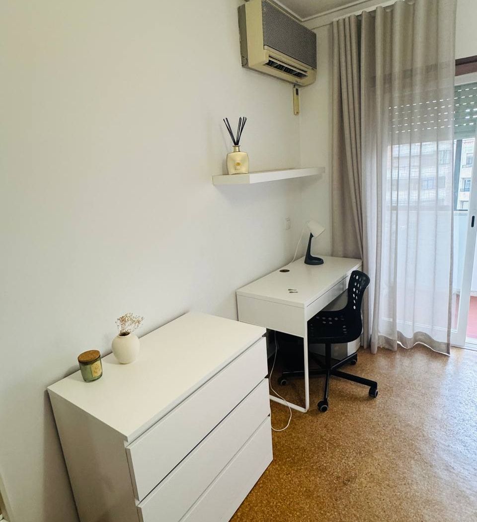 Room w/ enclosed balcony, photo 2 of 3