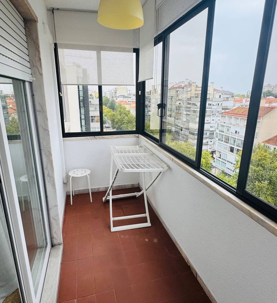 Room w/ enclosed balcony, photo 3 of 3