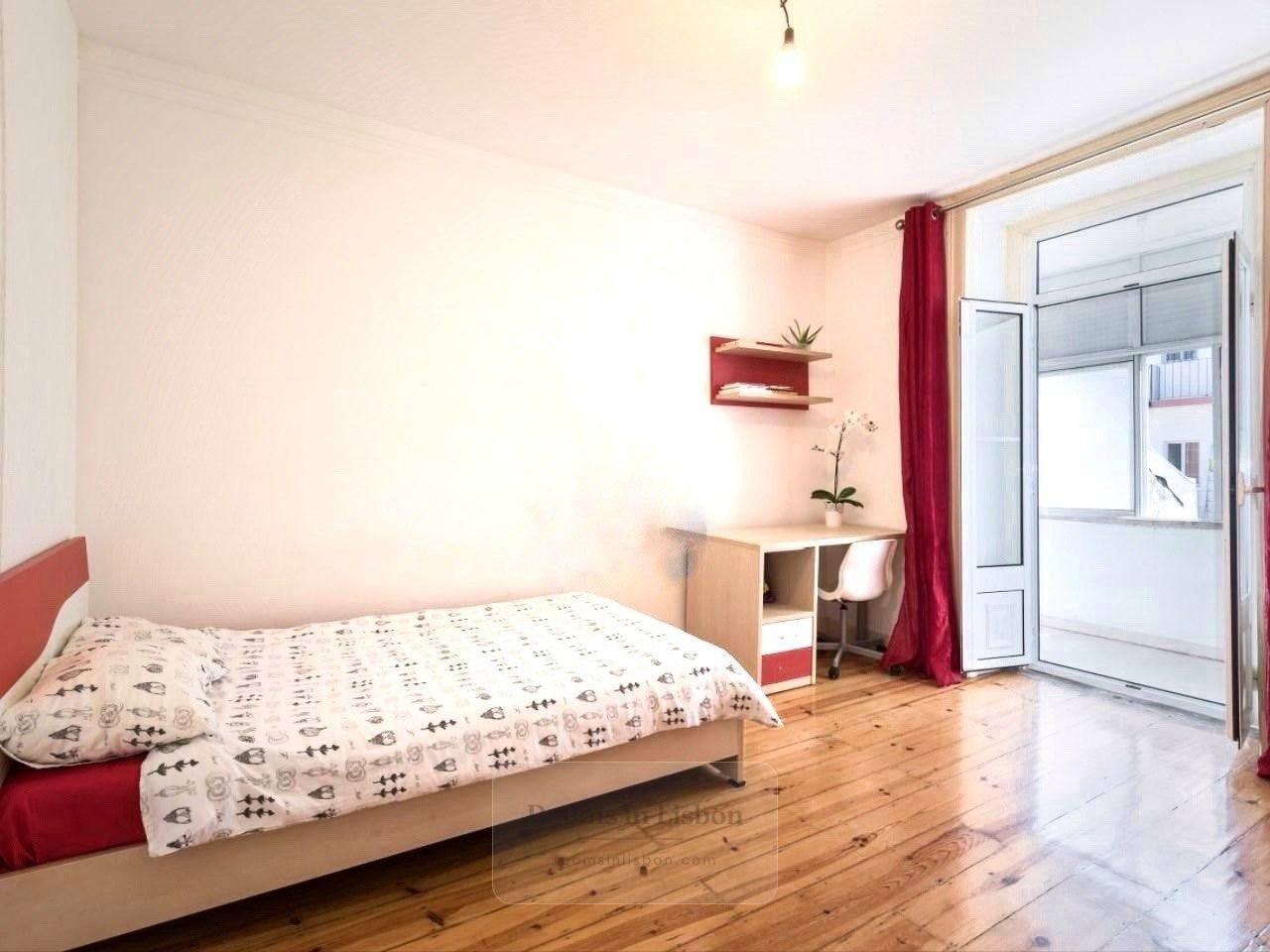 Room w/ enclosed balcony, photo 1 of 2