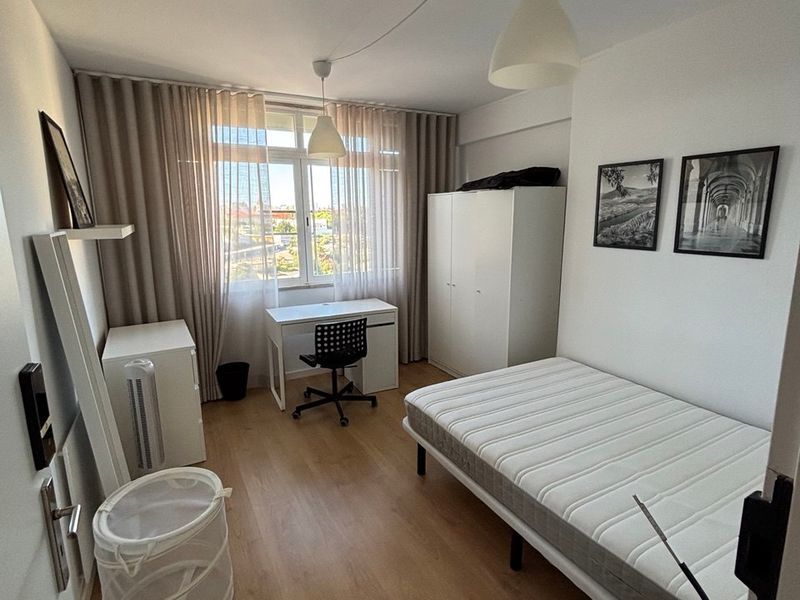 Room with window, photo 1 of 1